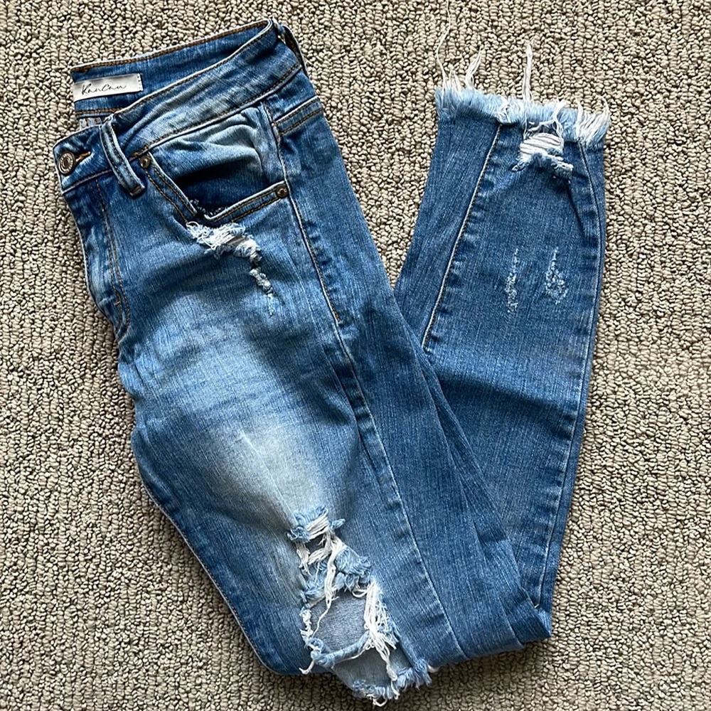 KanCan - distressed - light wash jeans - size 26/size 5 - EUC